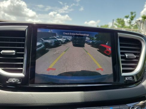 Used 2024 Chrysler Pacifica Touring-L FWD image 30
