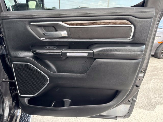 Used 2019 RAM 1500 Laramie AWD/4WD image 12