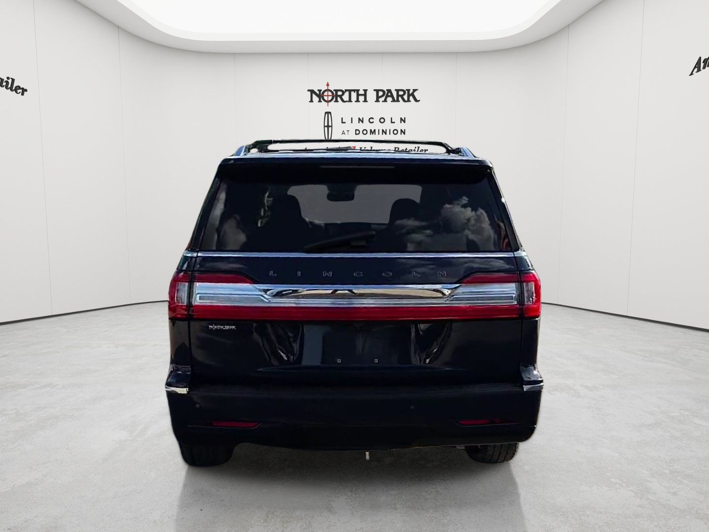 Used 2018 Lincoln Navigator Black Label w/ Cargo Package AWD/4WD image 4