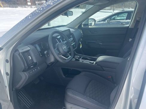 New 2025 Nissan Pathfinder SV image 11