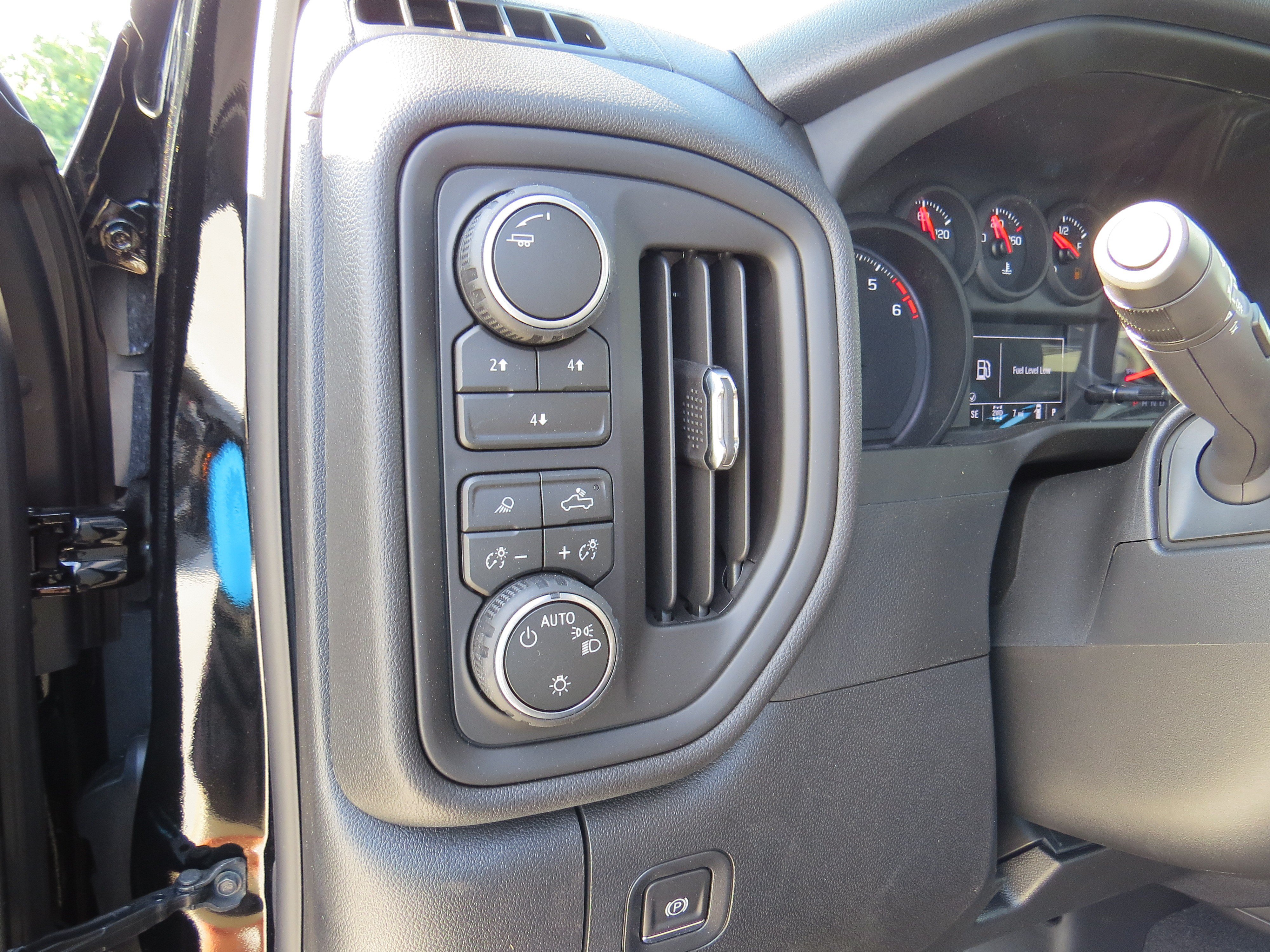 New 2026 Chevrolet Silverado 2500 Custom w/ Custom Value Package AWD/4WD image 19