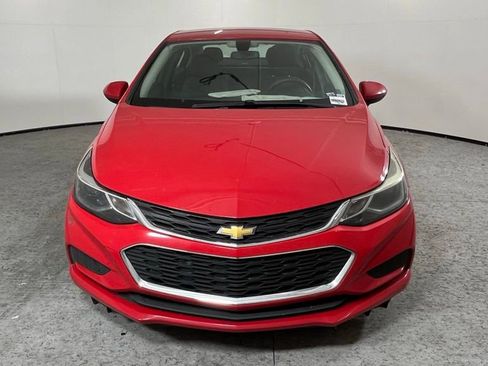 Used 2017 Chevrolet Cruze LT w/ Convenience Package FWD image 2