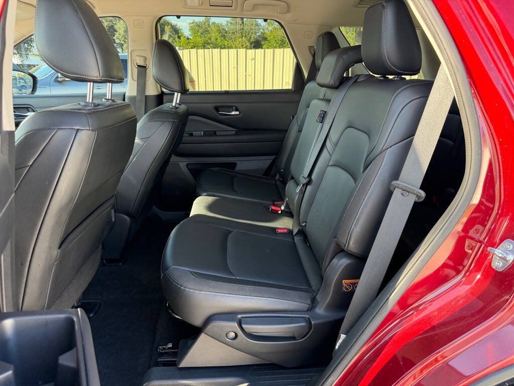 Used 2022 Nissan Pathfinder SL FWD image 11