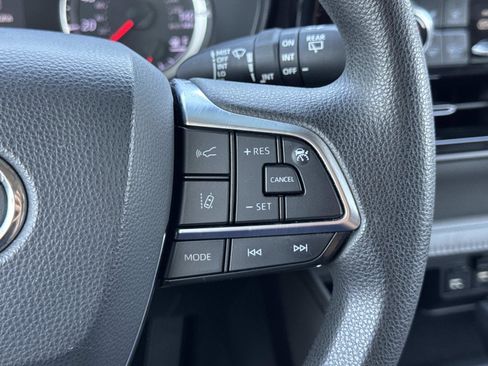 Used 2021 Toyota Highlander L image 12