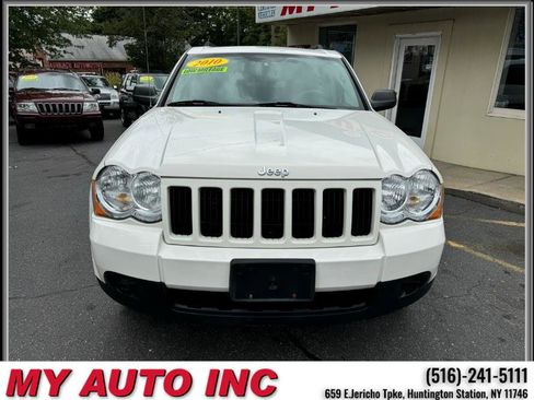 Used 2010 Jeep Grand Cherokee Laredo image 2