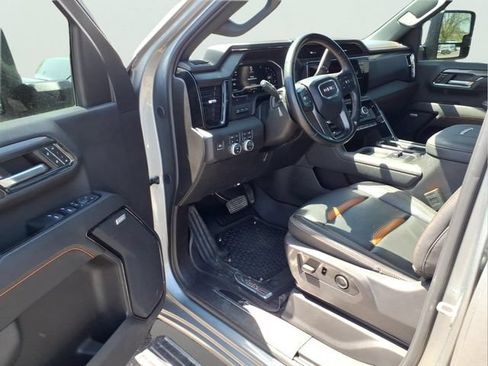 Used 2024 GMC Sierra 2500 AT4 w/ AT4 Premium Plus Package AWD/4WD image 10