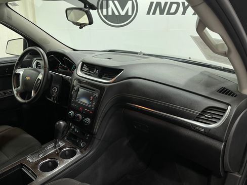Used 2016 Chevrolet Traverse LT w/ Style and Technology Package FWD image 18