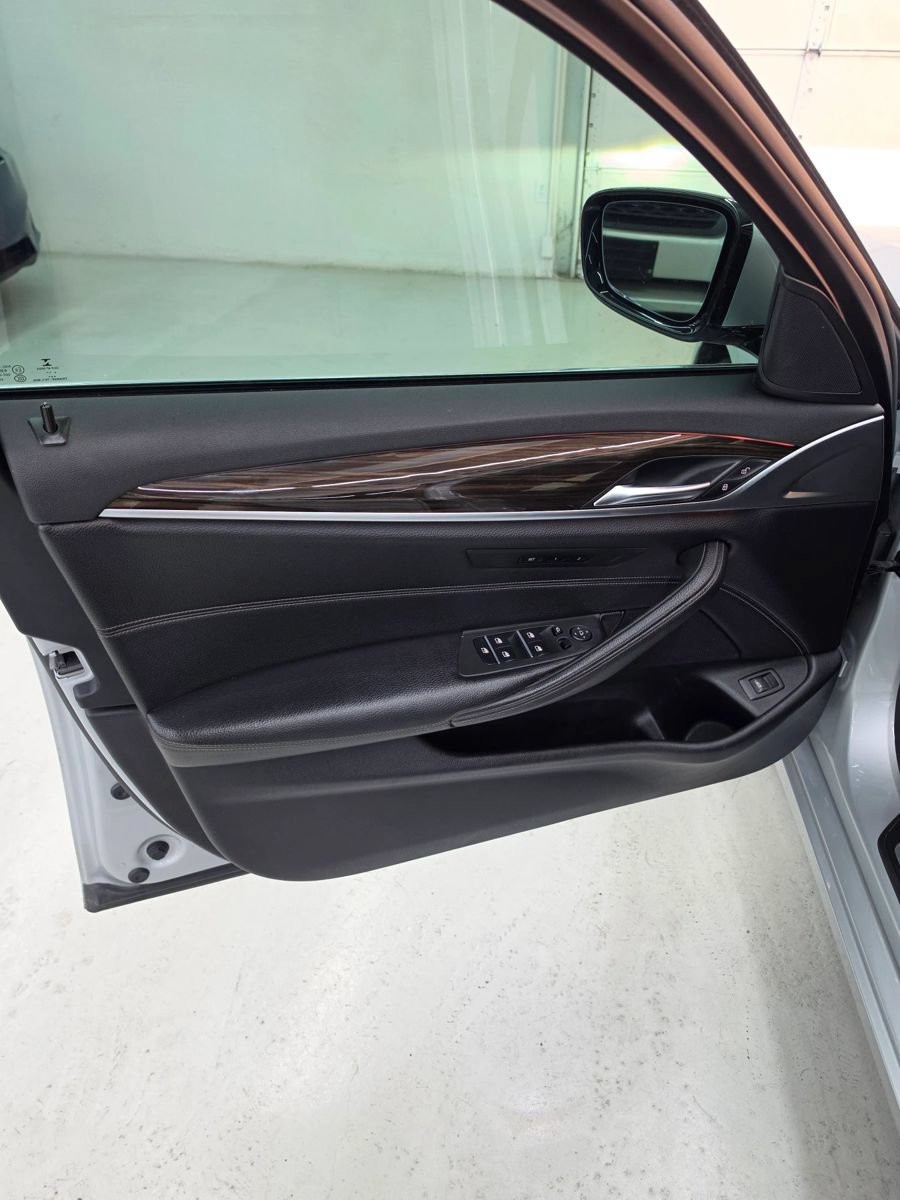 Used 2018 BMW 530i RWD image 26