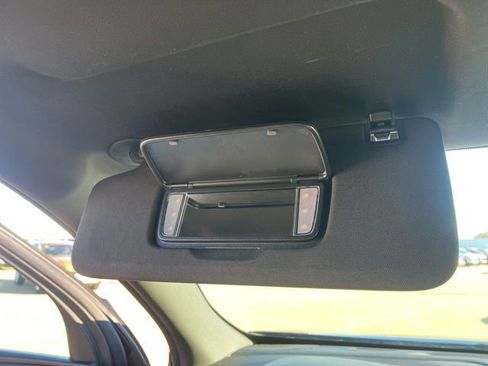 Used 2023 Chevrolet Traverse LT image 32