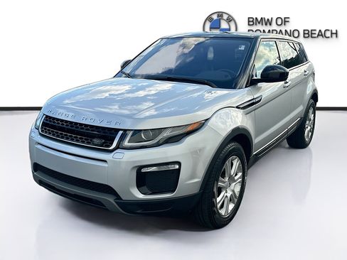 Used 2019 Land Rover Range Rover Evoque SE image 3