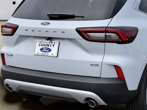 New 2025 Ford Escape SE image 38