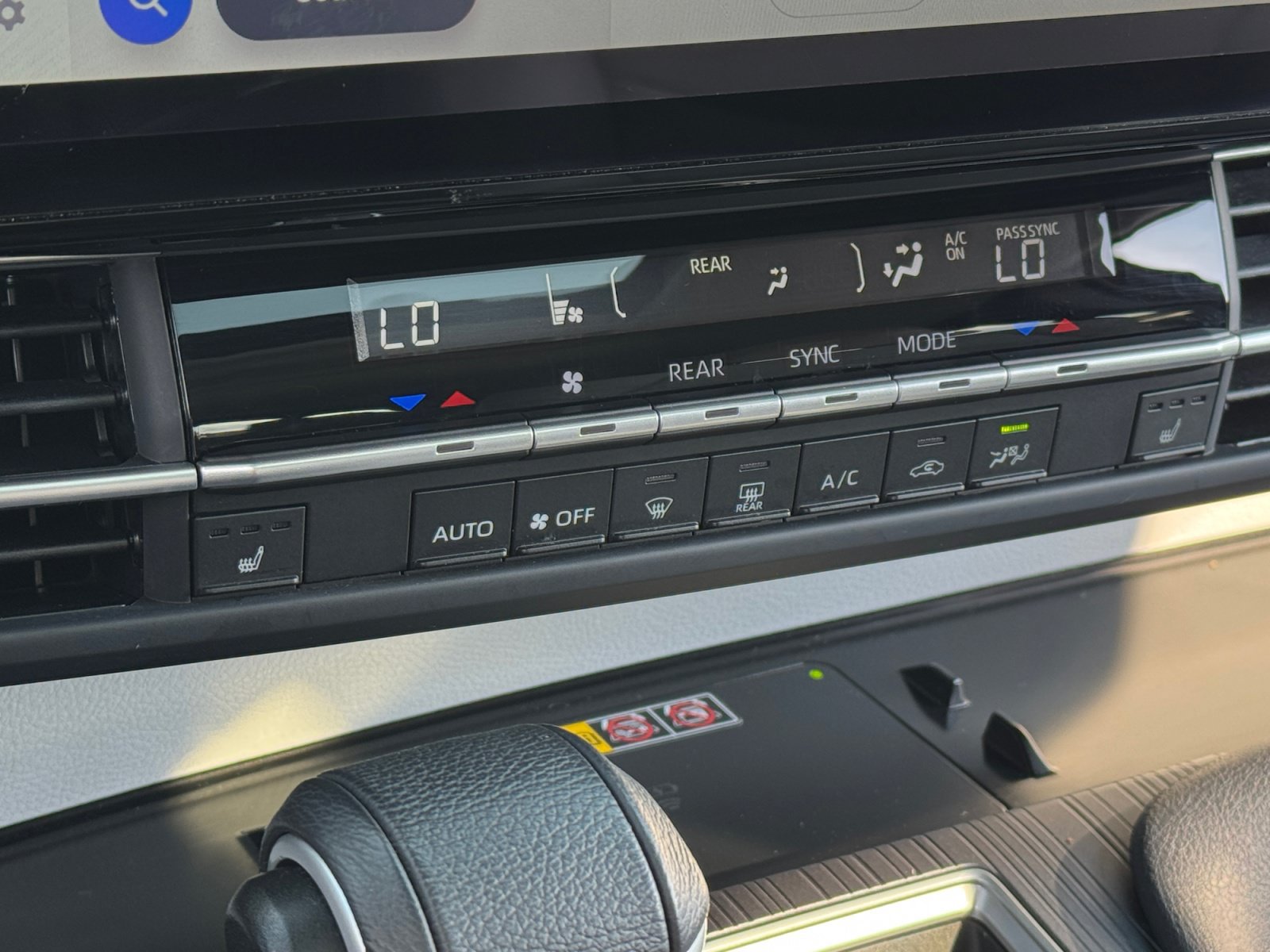 Used 2025 Toyota Sienna XLE AWD/4WD image 5