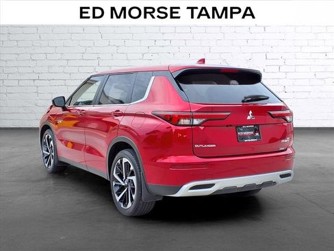 Used 2025 Mitsubishi Outlander 4WD Plug-In Hybrid image 3