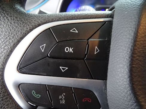 Used 2015 Chrysler 200 Limited FWD image 6