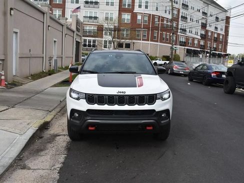 Used 2025 Jeep Compass Trailhawk AWD/4WD image 3