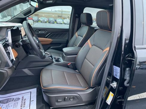 Used 2025 GMC Canyon AT4 w/ Technology Plus Package image 11