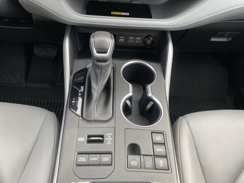 Used 2023 Toyota Highlander XLE image 21