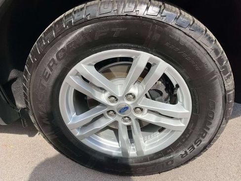 Used 2020 Ford Explorer XLT w/ Equipment Group 202A AWD/4WD image 11