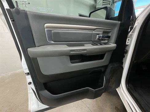 Used 2018 RAM 1500 Classic SLT w/ Protection Group AWD/4WD image 10