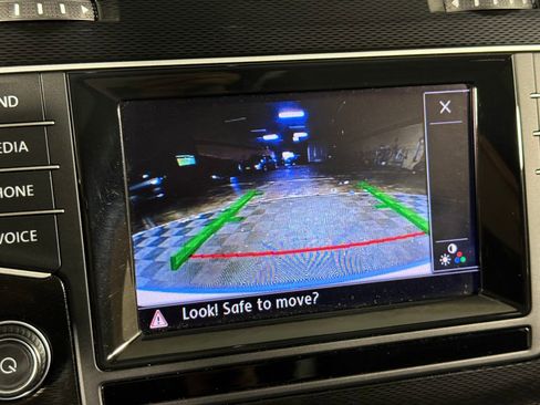 Used 2015 Volkswagen GTI SE w/ Lighting Package (SEL) image 17