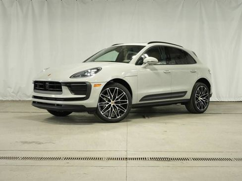 Certified 2026 Porsche Macan AWD/4WD image 1