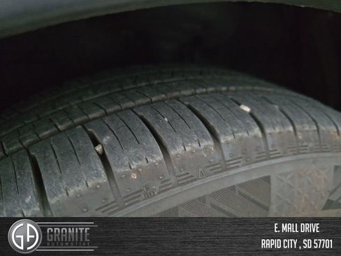 Used 2022 Toyota C-HR XLE image 27