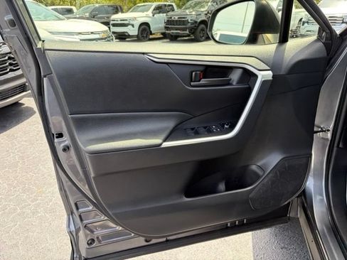 Used 2022 Toyota RAV4 LE AWD/4WD image 12
