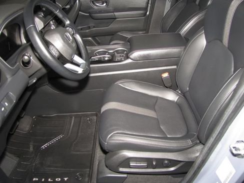 Certified 2025 Honda Pilot Touring image 9