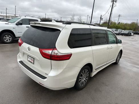 Used 2018 Toyota Sienna XLE image 20