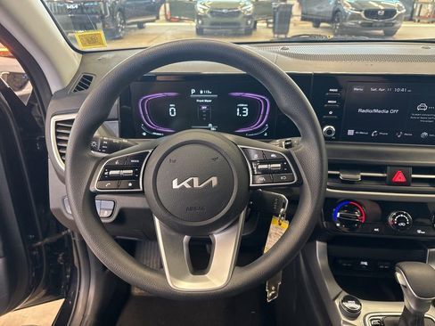 Certified 2024 Kia Seltos LX image 6