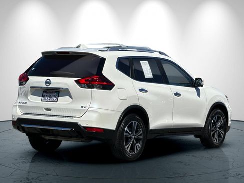 Used 2020 Nissan Rogue SV w/ Premium Package FWD image 4