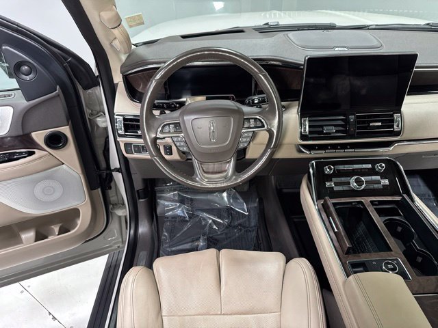 Used 2022 Lincoln Navigator Reserve AWD/4WD image 18