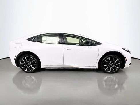New 2026 Toyota Prius Plug-In Hybrid FWD image 2