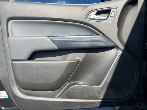 Used 2019 Chevrolet Colorado Z71 AWD/4WD image 16