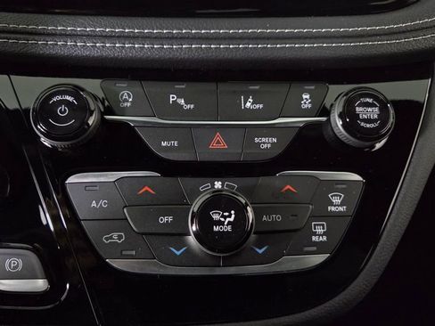 New 2026 Chrysler Pacifica Select image 24