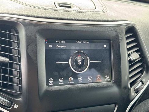 Used 2019 Jeep Cherokee Latitude w/ Popular Appearance Group image 12