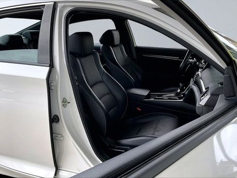 Used 2018 Honda Accord Sport image 25