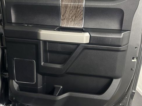 Used 2019 Ford F250 Lariat w/ Chrome Package image 37