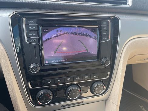 Used 2019 Volkswagen Passat 2.0T Wolfsburg w/ Wheels & Sunroof Package FWD image 21