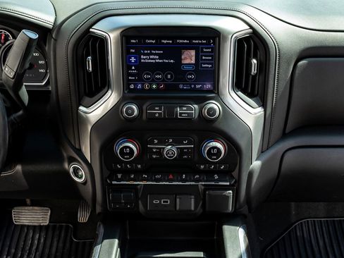 Used 2022 Chevrolet Silverado 2500 LTZ w/ LTZ Plus Package image 23