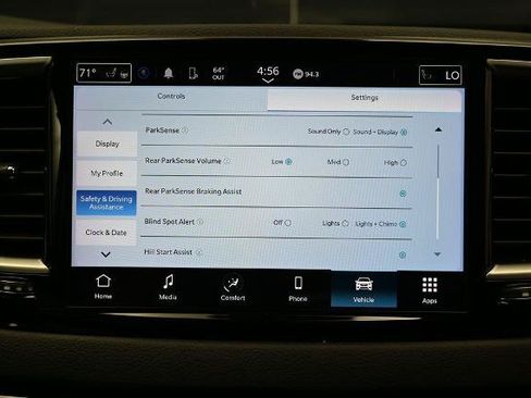 Used 2024 Chrysler Pacifica Touring-L FWD image 32
