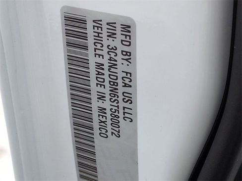 Certified 2025 Jeep Compass Latitude image 33