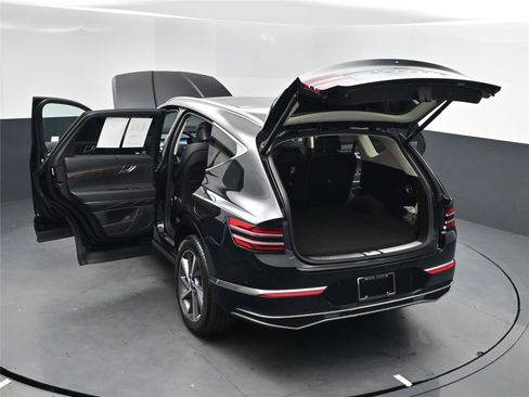 Used 2025 Genesis GV80 2.5T Select image 17