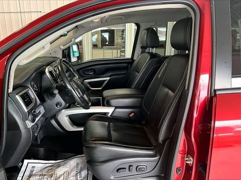 Used 2018 Nissan Titan PRO-4X w/ Pro-4x Convenience Package image 10