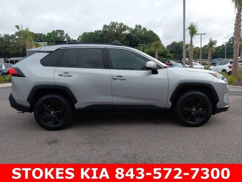 Used 2021 Toyota RAV4 XLE FWD image 5