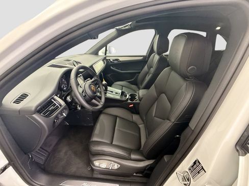 Used 2026 Porsche Macan AWD/4WD image 5