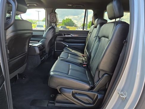 Used 2024 Jeep Wagoneer L Series II w/ Flexible Seating Group AWD/4WD image 32