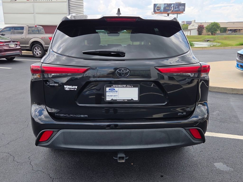 Used 2022 Toyota Highlander XLE FWD image 13