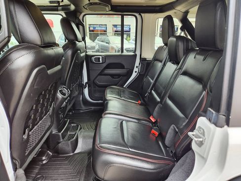 Used 2020 Jeep Wrangler Unlimited Rubicon w/ Cold Weather Group AWD/4WD image 13