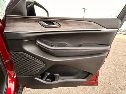 Used 2023 Jeep Grand Cherokee Limited w/ Trailer Tow Prep Group (B) image 33